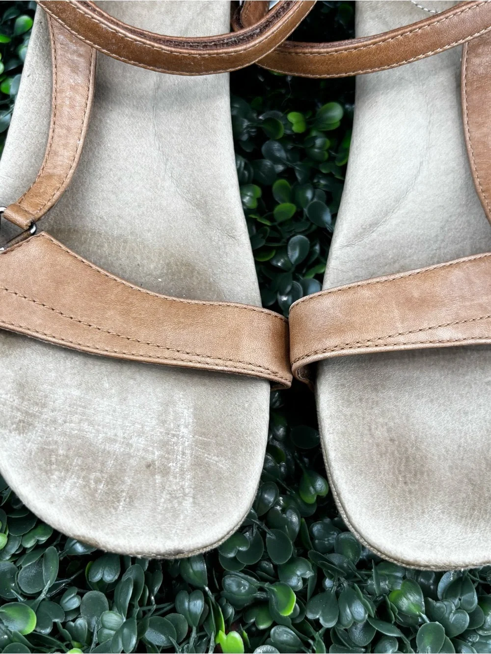 Teva Women's Brown Tan T-Strap Leather Sandals size 11 Woman - Picture 5 of 9